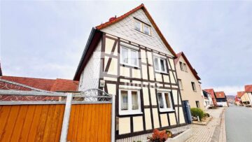 Solides Fachwerkhaus mit Nebengebäude in idyllischer Lage mit Garten und Garage, 37339 Breitenworbis, Einfamilienhaus